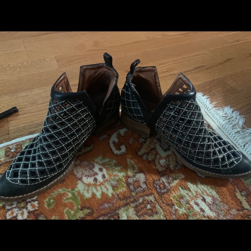 Jeffrey Campbell Black Booties - Picture 2 of 8